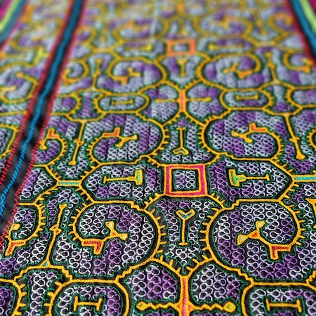 Shipibo weaving of shamanic Ayahuasca visions - Caya Shobo